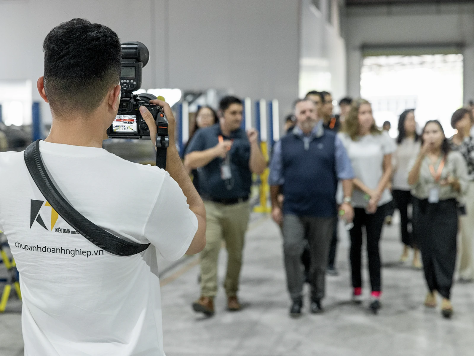 "Doanh Nghiệp Mạnh Lên Từ Hình Ảnh Thật" - Chụp Ảnh, Quay Phim Giới Thiệu Doanh Nghiệp | Kiến Toàn Media