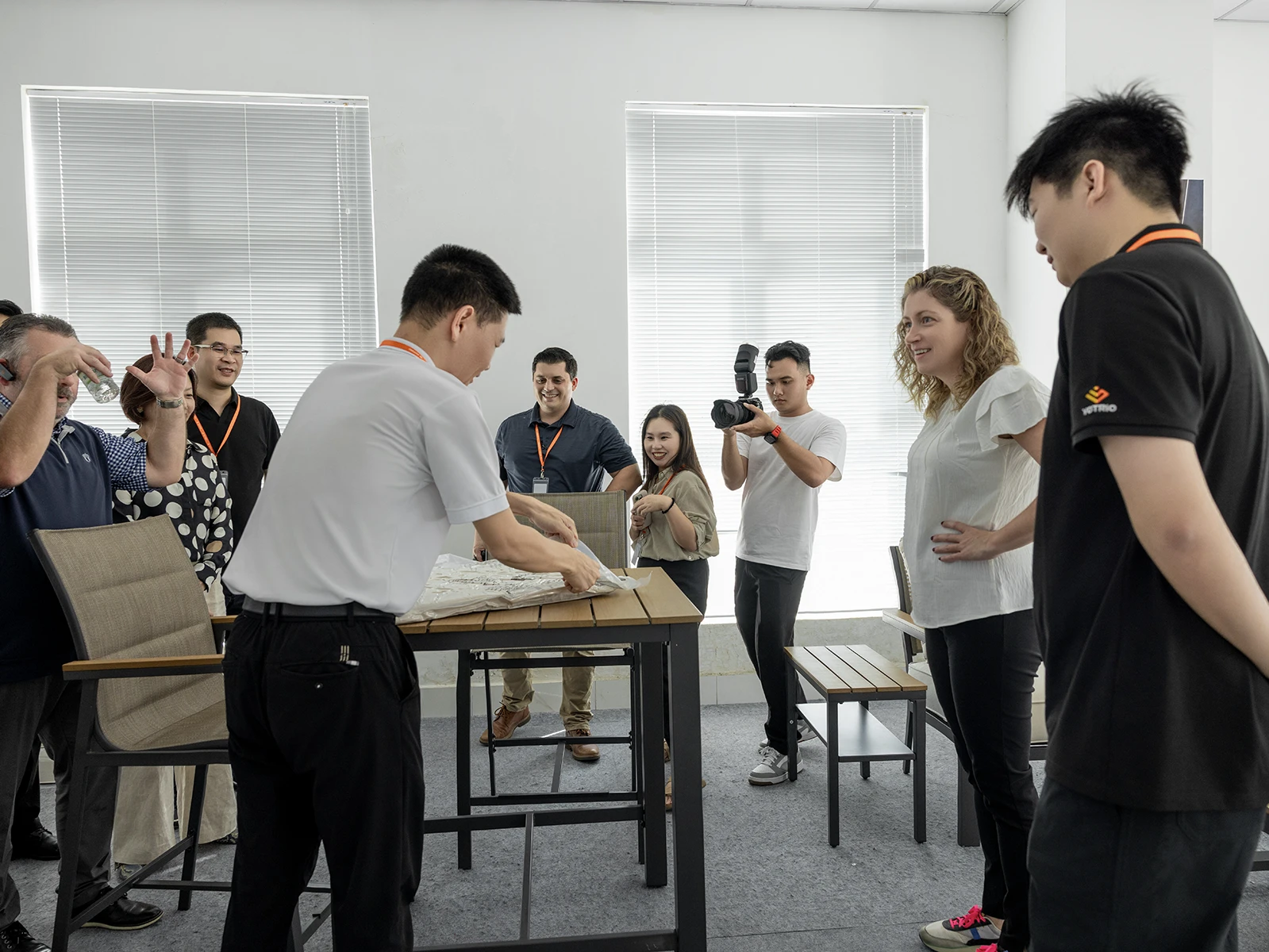 "Doanh Nghiệp Mạnh Lên Từ Hình Ảnh Thật" - Chụp Ảnh, Quay Phim Giới Thiệu Doanh Nghiệp | Kiến Toàn Media