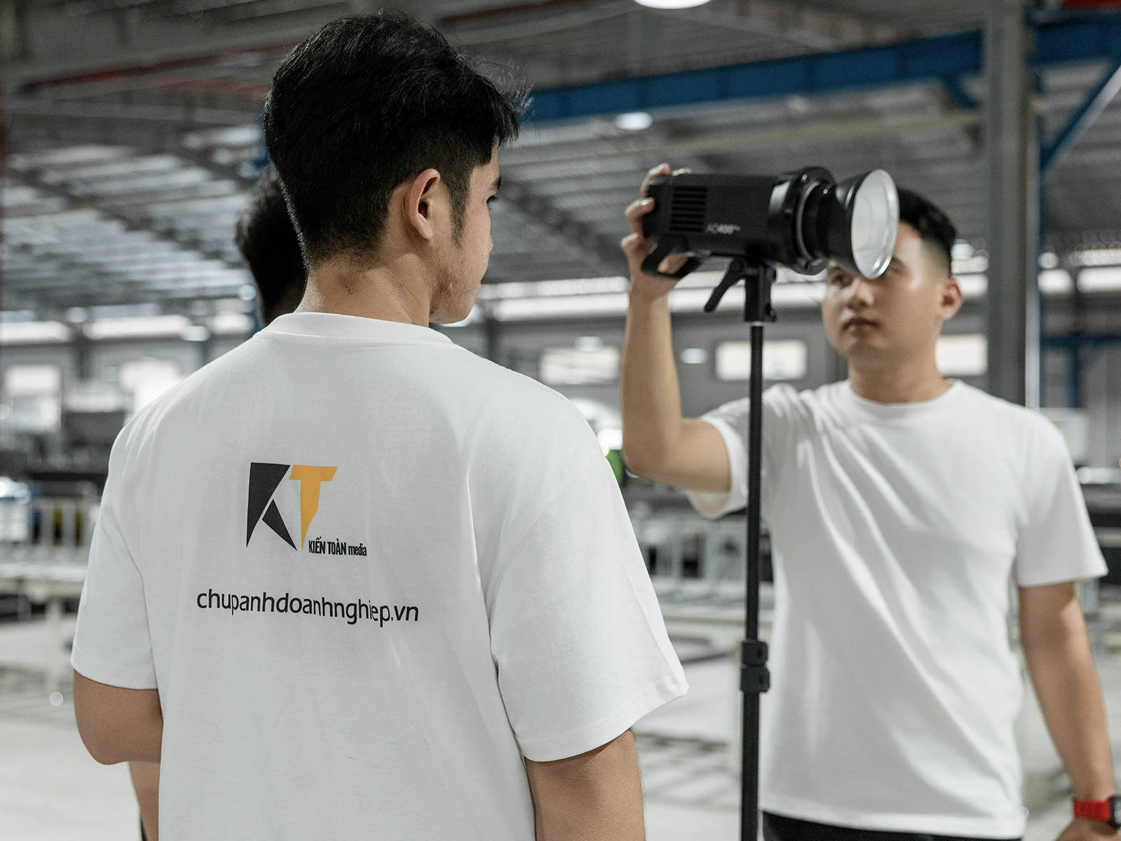 "Doanh Nghiệp Mạnh Lên Từ Hình Ảnh Thật" - Chụp Ảnh, Quay Phim Giới Thiệu Doanh Nghiệp | Kiến Toàn Media